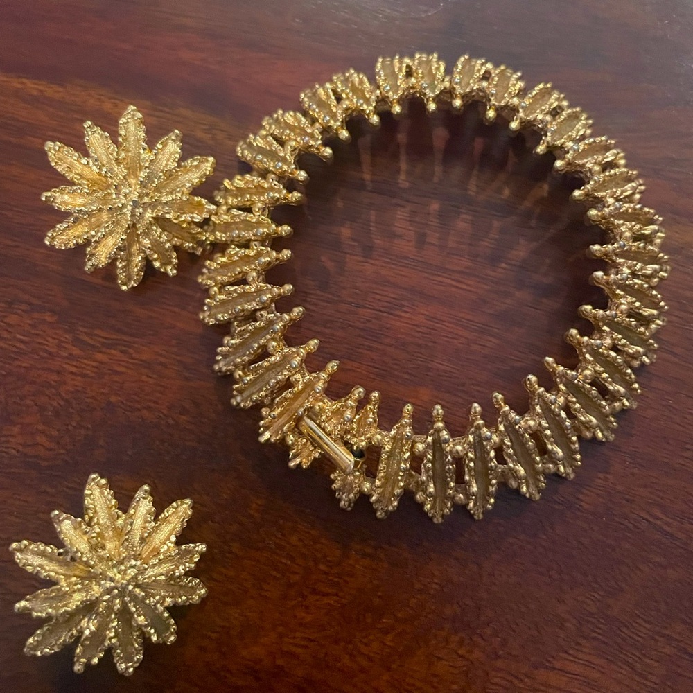 Vintage Textured Gold Nugget Avon Link Bracelet and Star Flower Earrings Set